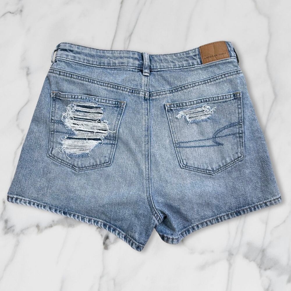 American Eagle AE High Waisted Distressed Denim Mom Shorts Light Wash Size 6 - Picture 3 of 10
